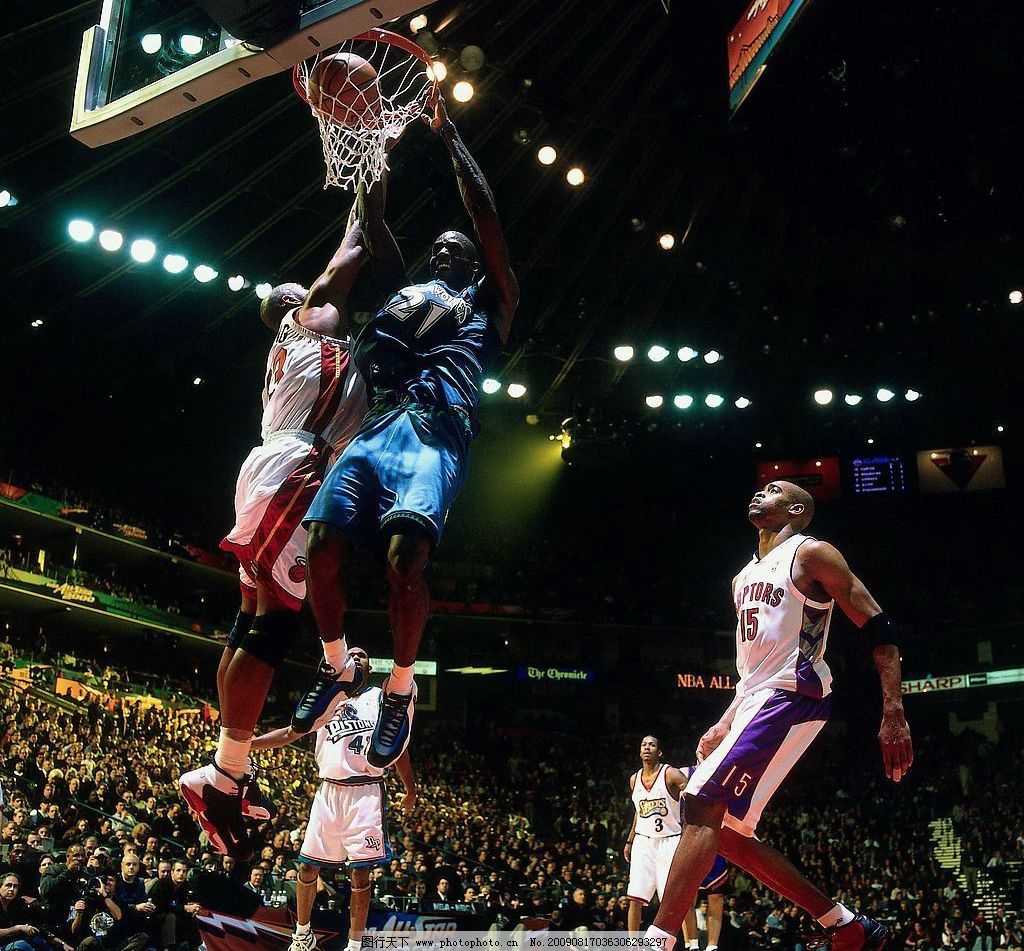 连输埃因霍温、本菲卡，那不勒斯队史首次遭遇欧冠客场连败（先后负于埃因霍温、本菲卡，那不勒斯队史首次在欧冠客场吞下两连败）