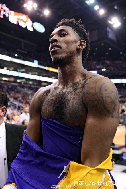 图片报：战平汉堡后，科贝尔与后卫瑞尔森发生激烈争吵（图片报称：与汉堡打成平手后，科贝尔与后卫瑞尔森爆发激烈争执）