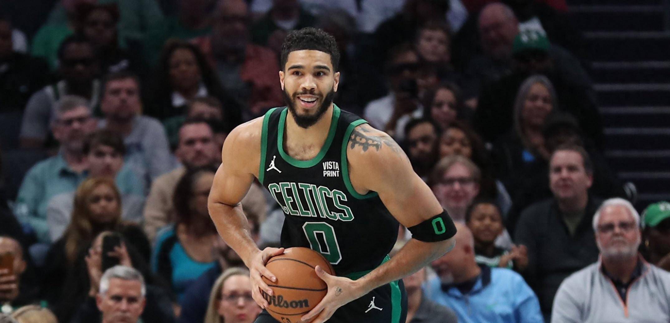 意甲登顶！让2追3 米兰3-2客胜都灵反超两强 普利西奇替补双响（逆转登顶意甲！米兰客场3-2击退都灵反超双雄 普利西奇替补梅开二度）