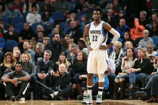 希罗半场砍20分，热火三分命中率21.1%，独行侠超5成（希罗半场20分，热火三分仅21.1%，独行侠命中率超五成）