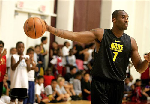 多特vs勒沃库森：阿德耶米领衔，小贝林厄姆、丘库埃梅卡出战（多特迎战勒沃库森：阿德耶米坐镇，小贝林厄姆与丘库埃梅卡登场）