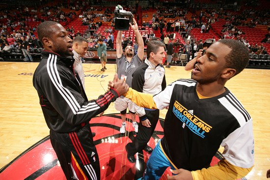 回忆杀！维埃里社媒晒照，大罗、巴乔、狼王等巨星聚餐（回忆满满！维埃里社媒晒合影：大罗、巴乔与狼王等传奇同桌聚餐）