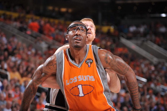 核心球员复出 带队重回胜轨（当家球星回归 率队重返胜轨）