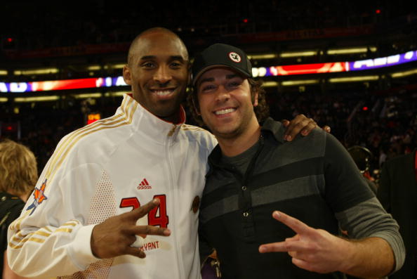 澳超战报：劳伦斯、潘宁顿建功，珀斯光荣2-1逆转喷气机（澳超赛况：劳伦斯、潘宁顿先后破门，珀斯光荣2-1逆转击败喷气机）